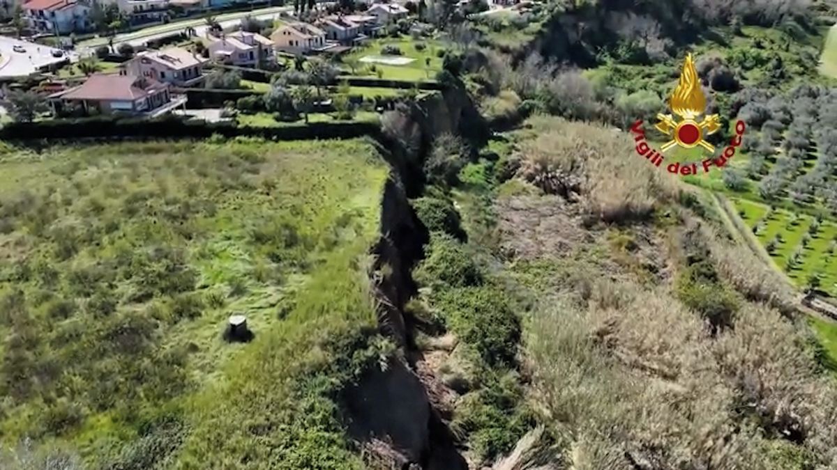 Silné deště způsobily v Itálii čtyřkilometrový sesuv půdy